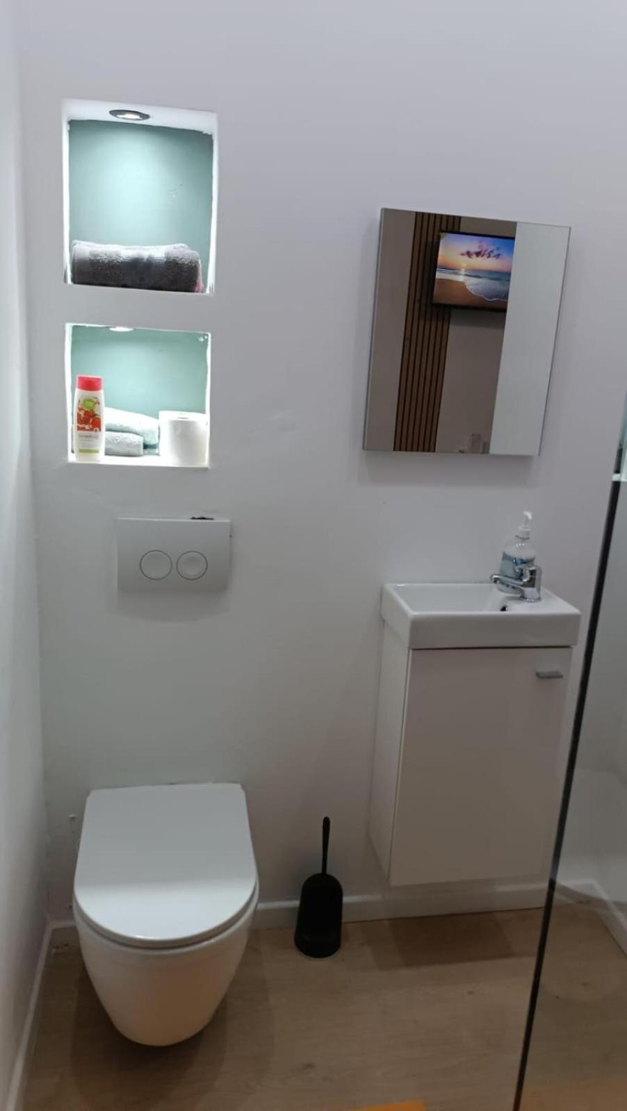 Ubuntu House - Charleroi Apartment ภายนอก รูปภาพ