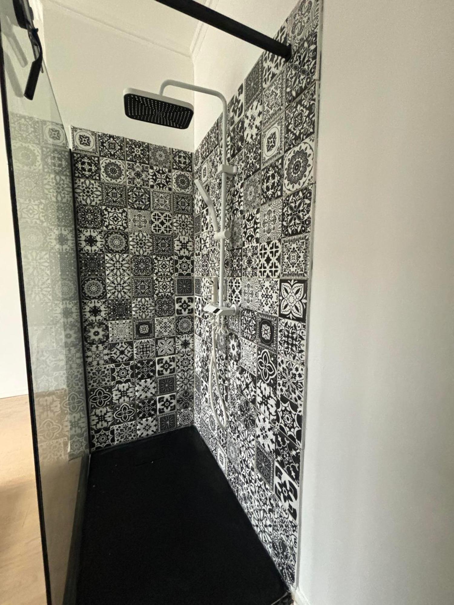 Ubuntu House - Charleroi Apartment ภายนอก รูปภาพ
