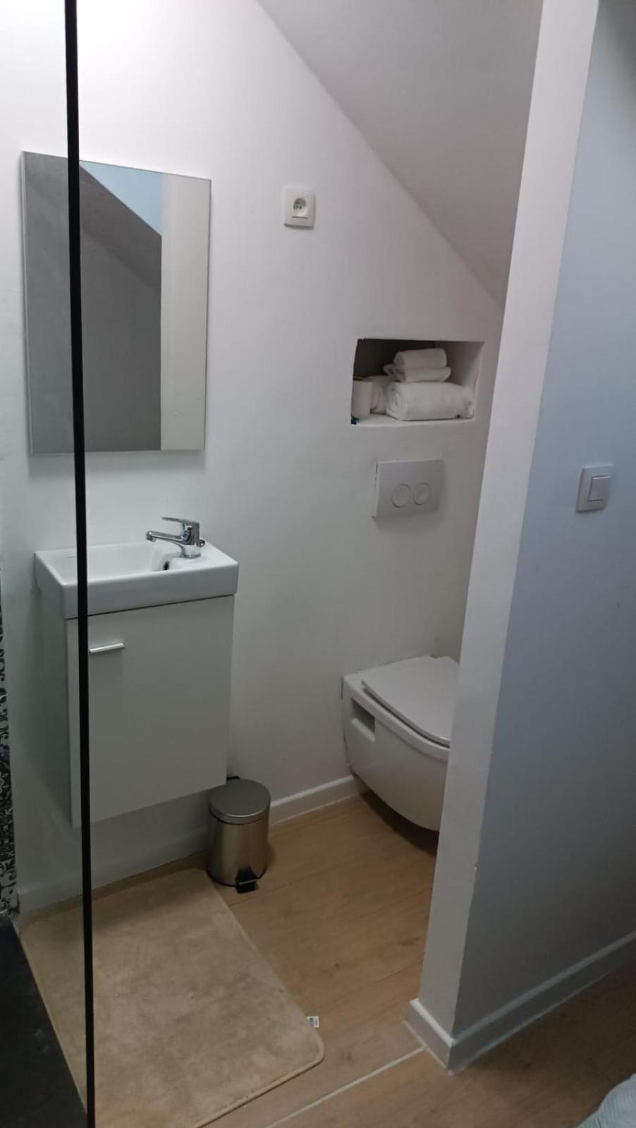 Ubuntu House - Charleroi Apartment ภายนอก รูปภาพ
