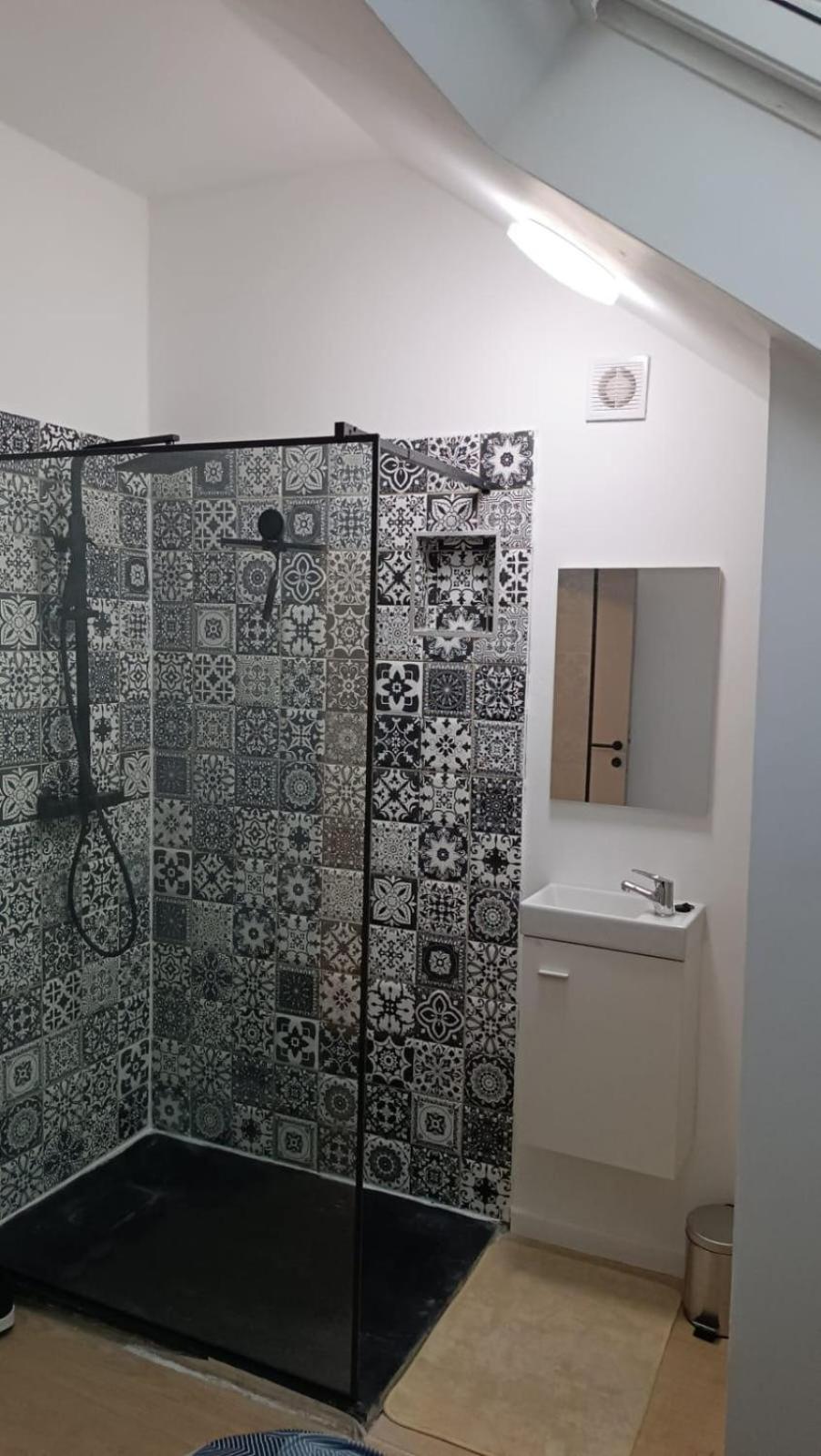 Ubuntu House - Charleroi Apartment ภายนอก รูปภาพ