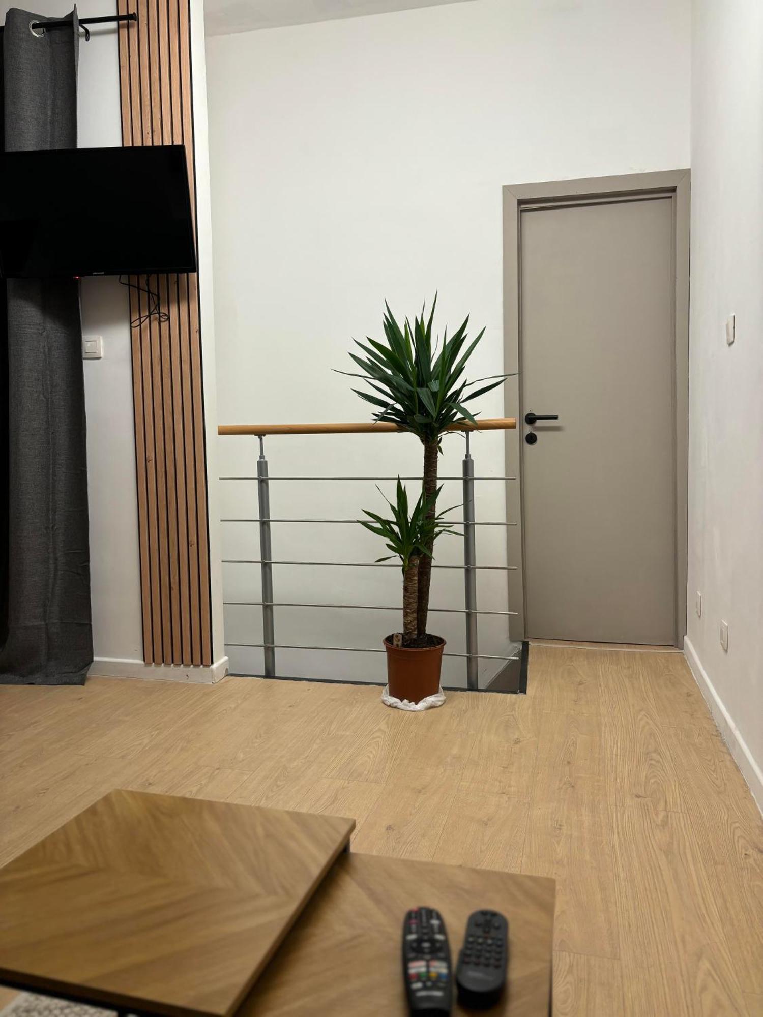Ubuntu House - Charleroi Apartment ภายนอก รูปภาพ