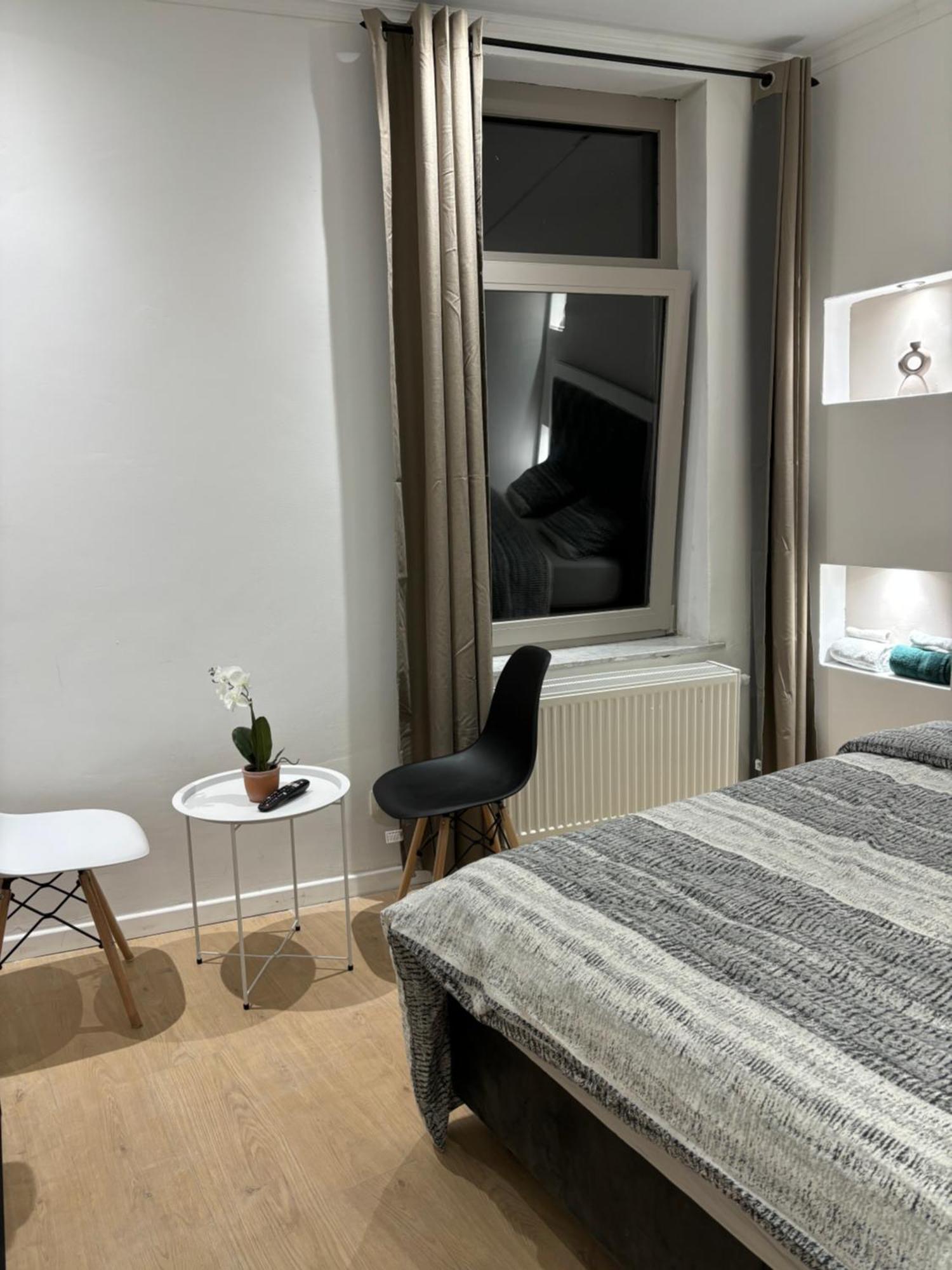 Ubuntu House - Charleroi Apartment ภายนอก รูปภาพ