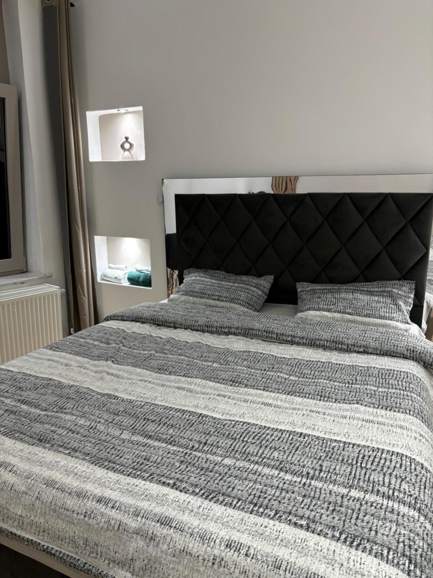 Ubuntu House - Charleroi Apartment ภายนอก รูปภาพ